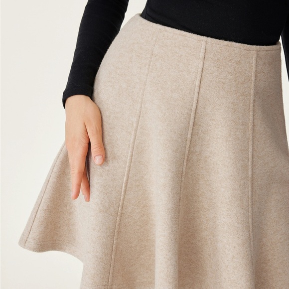 CashSoft
High Waisted Flare Hem Mini Skirt - Heather Oatmeal Size Large - Picture 3 of 8